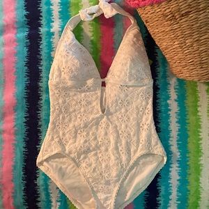 Kate Spade White Flower Eyelet One Piece Halter Bathing Suit 🌸🏝